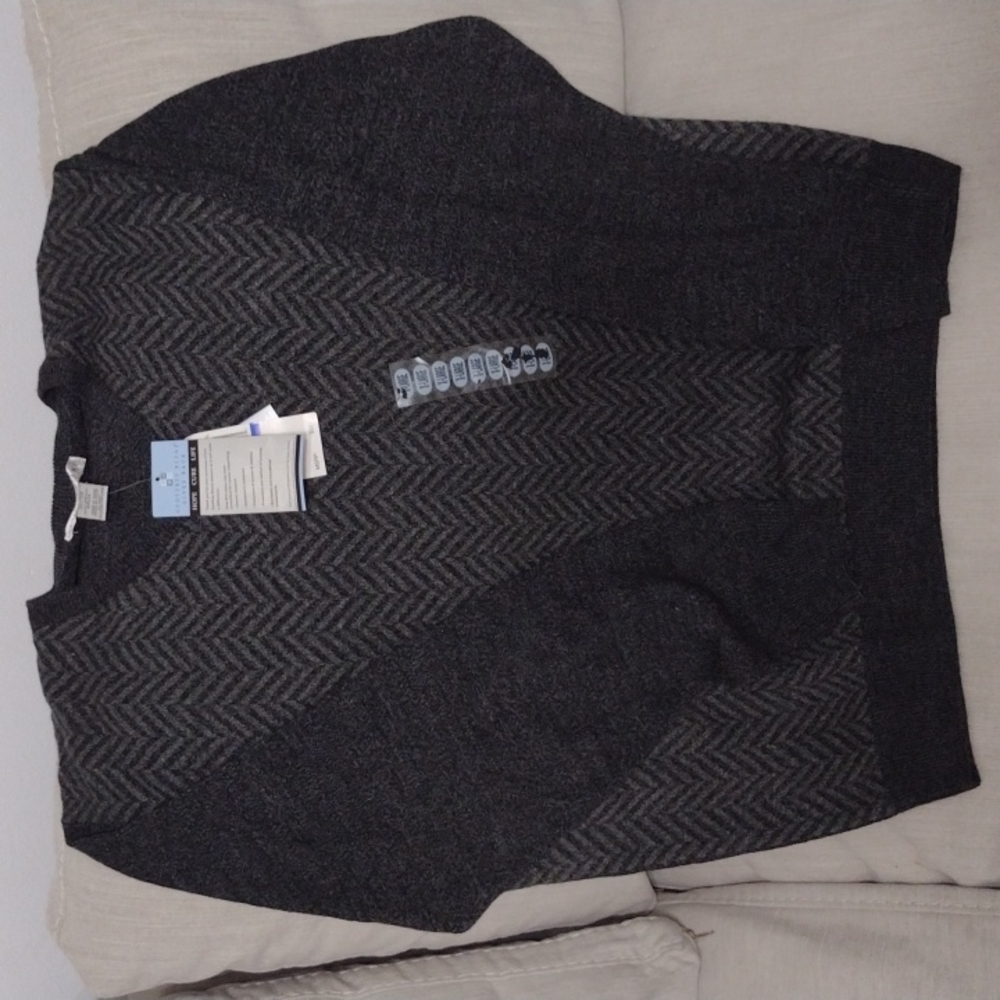 Men's dark grey Geoffrey Beene sweater